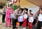 Kapolda-NTT-Berbagi-Tali-Asih-di-Peresmian-Pospol-Umbu-Ratu-Nggay-Barat,-Wujud-Semangat-“NTT-Penuh-Kasih”