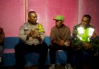 Patroli-Dialogis-di-Riangkotek,-AIPDA-Sakarias-Benu-Ajak-Warga-Jaga-Pesta-Tetap-Aman-dan-Damai