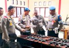 Pastikan-Penggunaan-Sesuai-Prosedur,-Bidpropam-Polda-NTT-Periksa-Senpi-Organik-di-Polres-Flores-Timur