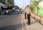 Hadir-di-Tengah-Kesibukan-Pagi,-Kapolres-dan-Wakapolres-Flores-Timur-Turun-Langsung-Atur-Lalu-Lintas