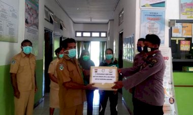 Peduli-Covid19,-Bhabinkamtibmas-Bersama-Kapospol-Wotan-Ulumado-distribusikan-APD