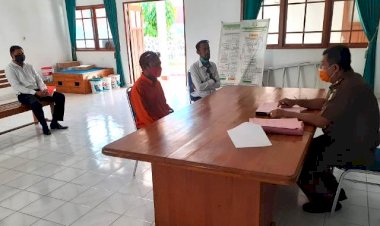 Unit-Tipiter-Sat-Reskrim-Polres-Flotim-Menyerahkan-Tersangka-dan-Barang-Bukti