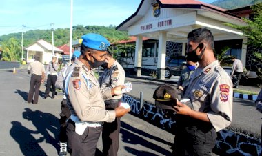 Propam-Sidak-Sikap-Tampang-Sekaligus-Pemeriksaan-Suhu-Tubuh-Personil-Polres-Flotim