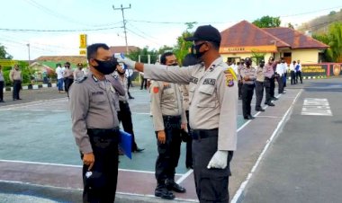 Cegah-Covid-19,-Polres-Flotim-Rutin-Laksanakan-Ukur-Suhu-Tubuh-Sesuai-Protokol-Kesehatan