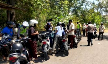 Sat-Lantas-Polres-Flotim-Bersama-Dispenda-Menggelar-Operasi-Gabungan