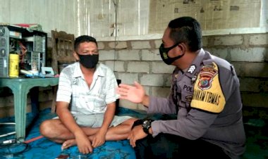 Bhabinkamtibmas-Brigpol-Yulianus-Melaksanakan-Giat-Sambang-Rumah-Warga-Desa-Binaannya