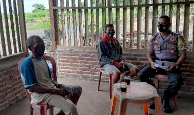 Cegah-Berita-Hoax,-Bhabinkamtibmas-Sambangi-Warganya-Himbau-Jangan-Terprovokasi-Dengan-Berita-Bohong-Terkait-Vaksinasi-Covid-19