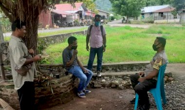 Lakukan-Patroli,-Bhabinkamtibmas-Memantau-Situasi-Kamtibmas-Di-Desa-Binaannya