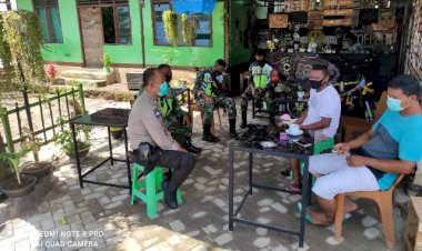 Bersama-Babinsa,-Bhabinkamtibmas-Melaksanakan-Sambang-Penggalangan-Warga-Dalam-Rangka-Cipta-Kondisi-dan-Harkamtibmas