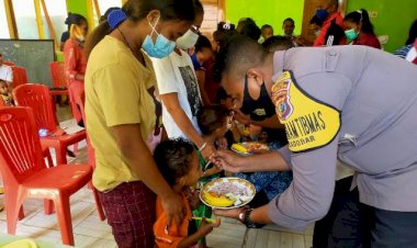 Peduli-Stunting,-Bhabinkamtibmas-Hadiri-Pendistribusian-PMT