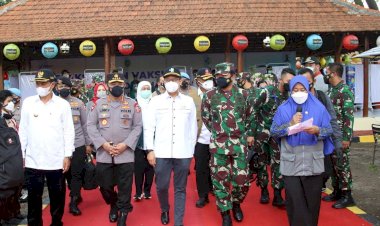 Tinjau-PPKM-di-Madiun,-Kapolri-Minta-Manajemen-Pengendalian-Covid-Tercatat-Dengan-Baik