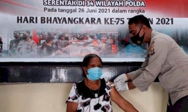Memperingati-Hari-Bhayangkara-ke-75,-Polres-Flotim-Gelar-Vaksinasi-Covid-19-Massal