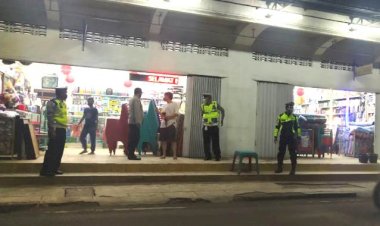 Polres-Flotim-Lakukan-Patroli-Himbau-Masyarakat-Disiplin-Prokes-Covid-19