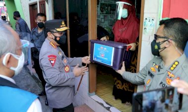 Kapolri-Instruksikan-Jajarannya-Percepat-Distribusi-Bansos-PPKM-Darurat-ke-Warga
