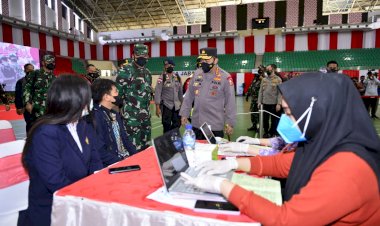 Tinjau-Vaksinasi-Merdeka-Candi,-Kapolri:-Momentum-HUT-RI-Jadi-Upaya-Percepat-Vaksinasi