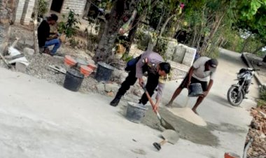 Bangun-Kebersamaan,-Bhabinkamtibmas-Bantu-Warga-Bangun-Posyandu