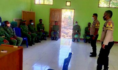 Berikan-Bimtek-Kepada-Linmas-Desa,-Bhabinkamtibmas-Ingatkan-Pentingnya-Disiplin
