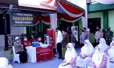 Presiden-dan-Kapolri-Tinjau-Vaksinasi-Merdeka-di-Ponpes-dan-Tempat-Ibadah-Se-Indonesia