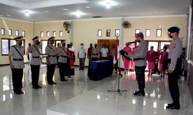 Kapolres-Flotim-Pimpin-Sertijab-Kasat-Lantas-dan-Kapolsek-Jajaran