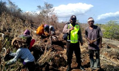 Cegah-Karhutla,-Bhabinkamtibmas-Sambangi-Warga-Yang-Membuka-Lahan-Perkebunan