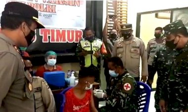Danrem-161-/-Wirasakti-Pantau-Pelaksanaan-Vaksinasi-TNI-POLRI-di-Flotim
