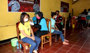 Dukung-Percepatan-Vaksinasi,-Polres-Flotim-Dirikan-Gerai-Vaksinasi-Didesa-Riangkemie