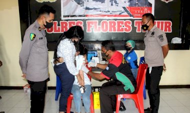 Gelar-Untuk-Umum,-Polres-Flotim-Layani-Vaksin-Tahap-1,-2-&-3