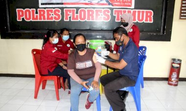 Bertepatan-Dihari-Pers-Nasional,-Kontributor-Zonalinenews-Ikuti-Vaksin-di-Polres-Flotim