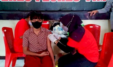 Perdana-di-Flotim,-Polres-Gelar-Vaksinasi-Anak-Usia-6-11-Tahun