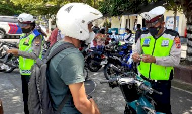 Selain-Gelar-Ops-Keselamatan,-Sat-Lantas-Polres-Flotim-Juga-Himbau-Disiplin-Prokes