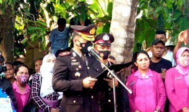 Beri-Penghormatan-Terakhir,-Kapolres-Flotim-Pimpin-Upacara-Pemakaman-Alm.-AKBP-(Purn)-Apolinaris-Lebaama