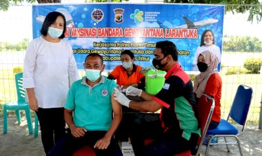 Peringati-Hari-Bhayangkara-Ke-76,-Polres-Flotim-Gelar-Vaksinasi-di-Bandara-Larantuka