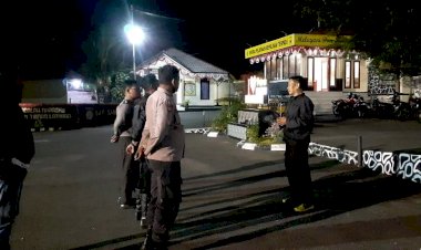 Cegah-Gangguan-Kamtibmas,-Pawas-Ajak-Beberapa-Personel-Lakukan-Patroli-Malam