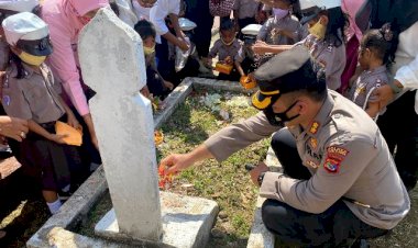 Polri-Peduli-Generasi-Bangsa,-Kapolres-Flotim-bersama-siswa-TKK-Ziarah-ke-TMP