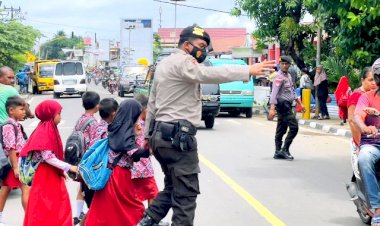Terima-Kasih-Om-Polisi,-Ungkapan-Anak-SD-Kepada-Personel-Sat-Samapta