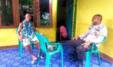 Sambangi-Tokoh-Masyarakat,-Bhabinkamtibmas-Imbau-Jaga-Kamtibmas-Bersama