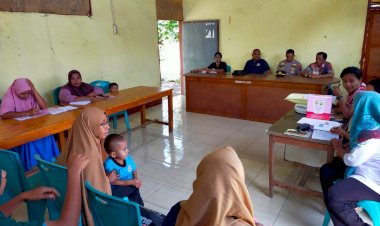 Bhabinkamtibmas-Sambangi-Giat-Posyandu-Di-Desa-Duwanur-Adonara-Barat---Flores-Timur