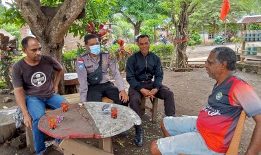 Menjalin-Kedekatan-Dengan-Masyarakat,-Bhabinkamtibmas-Sambangi-Warga