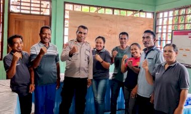 Jumat-Curhat,-Kapolsek-Adonara-Ajak-Ngopi-Bareng-Dengarkan-Keluhan-Warganya