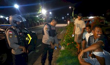 Patroli-Malam-Lampu-Biru-Sat-Samapta-Polres-Flores-Timur-Musnahkan-Miras