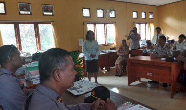 Polres-Flotim-Gelar-Jumat-Curhat-Bersama-Guru-dan-Siswa-Siswi-SMK-Lamaholot-Larantuka