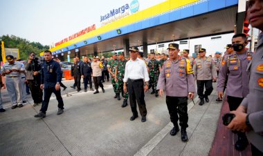 Tinjau-Mudik-di-Jateng,-Kapolri-Instruksikan-Mantapkan-Sosialisasi-Rekayasa-Lalin-dan-Pengaturan-Rest-Area