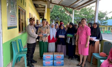 Berkah-di-Bulan-Ramadhan,-Kapolsek-Solor-Berbagi-Takjil-Bersama-Anak---Anak-Pasantren