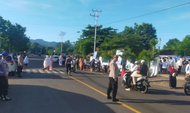 Pengamanan-Sinegritas-TNI-POLRI-Amankan-Situasi-Sholat-Ied-Kaum-Muhammadiyah-di-Masjid-AL-AMIN-Weri-Larantuka