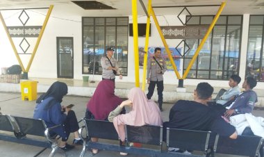Polres-Flotim-Gelar-Jumat-Curhat-di-Pelabuhan-Pelni-Larantuka,-Begini-Respon-Masyarakat;
