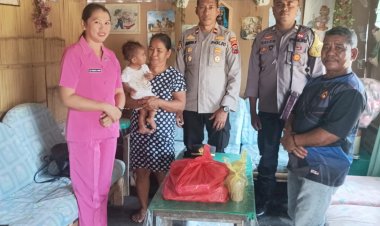 Peduli-terhadap-Anak-Penderita-Stunting,-Kapolsek-Adonara-Barat-Bersama-Ketua-Ketua-Bhayangkari-Ranting-Adonara-Barat-Berikan-Santunan