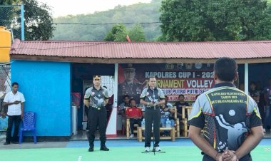 Dalam-rangka-HUT-Bhayangkara-ke-77-tahun-2023,-Kapolres-Resmi-buka-Turnamen-Bola-Volly-Kapolres-Cup-I-Se-Kabupaten-Flotim.