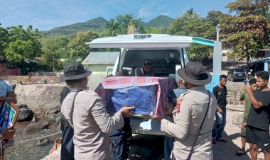 Satgas-TPPO-Polres-Flotim-Kawal-Kedatangan-Jenazah-(-PMI-)-Agnes-Sampai-Rumah-Duka