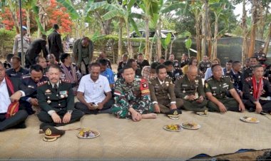Sederhana-dan-Hanya-Beralaskan-Tikar,-Kapolres-Belu,-AKBP-Richo-N.D-Simanjuntak-Rayakan-Hari-Jadi-Bhayangkara-ke-77-Bersama-Warga-Perbatasan