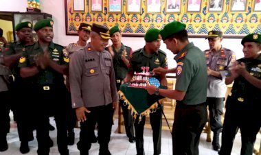 Beri-Kejutan-di-Hari-Jadi-Polri-ke-77:-Dandim-1624-Datangi-Mapolres-Flotim-Ucapkan-Selamat-Hari-Bhayangkara